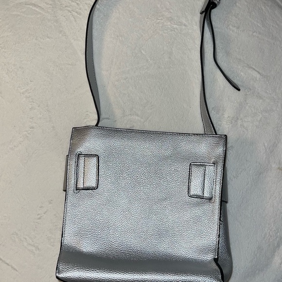 London Fog Silver Bow Accent Shoulder Bag - Picture 3 of 6